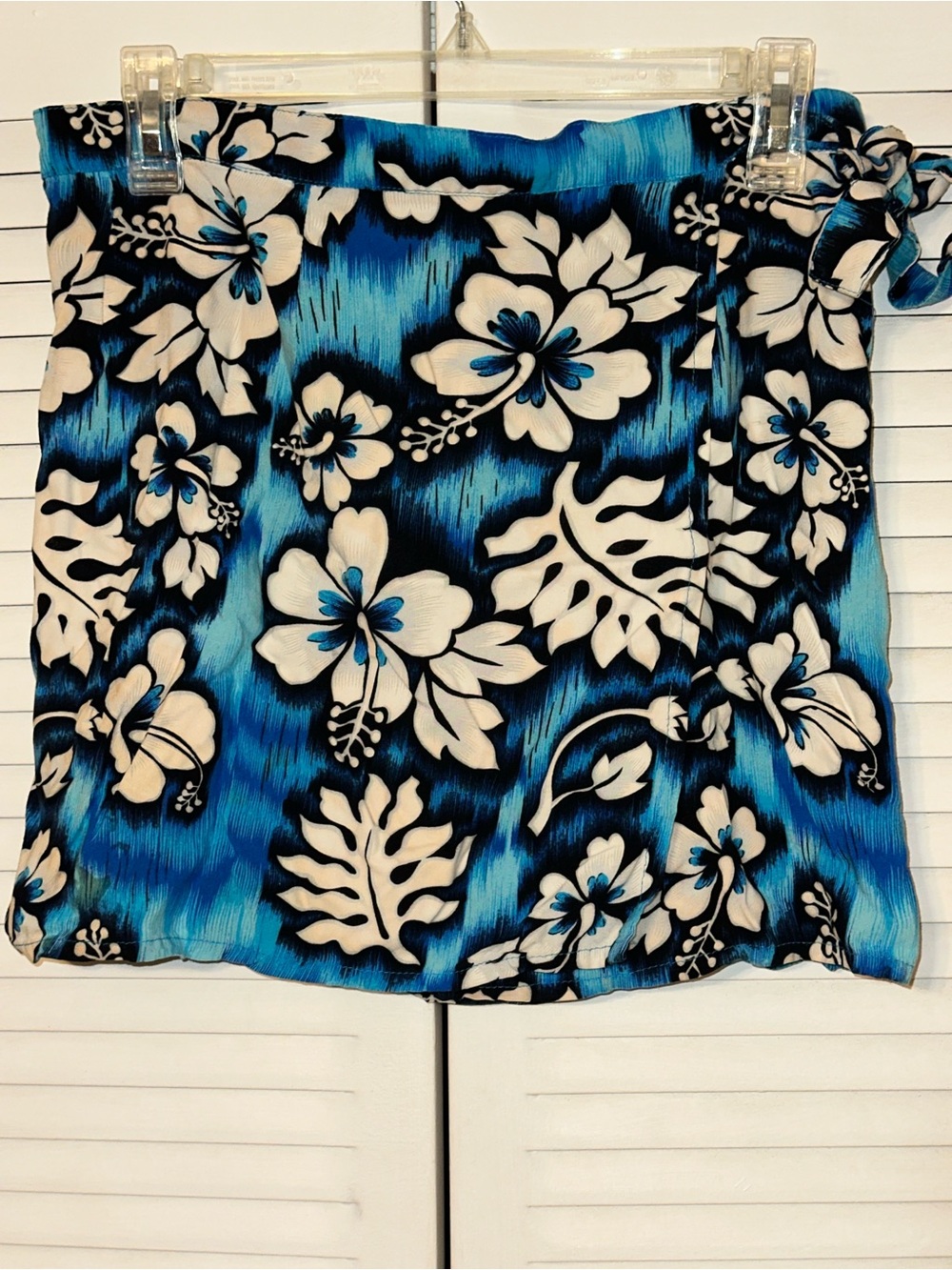Tiki Palm Vintage Blue Hawaiian Hibiscus Floral Wrap Mini Skirt - Size Large (15